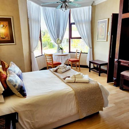 The Wooden Leg Guesthouse Kleinmond Exterior photo