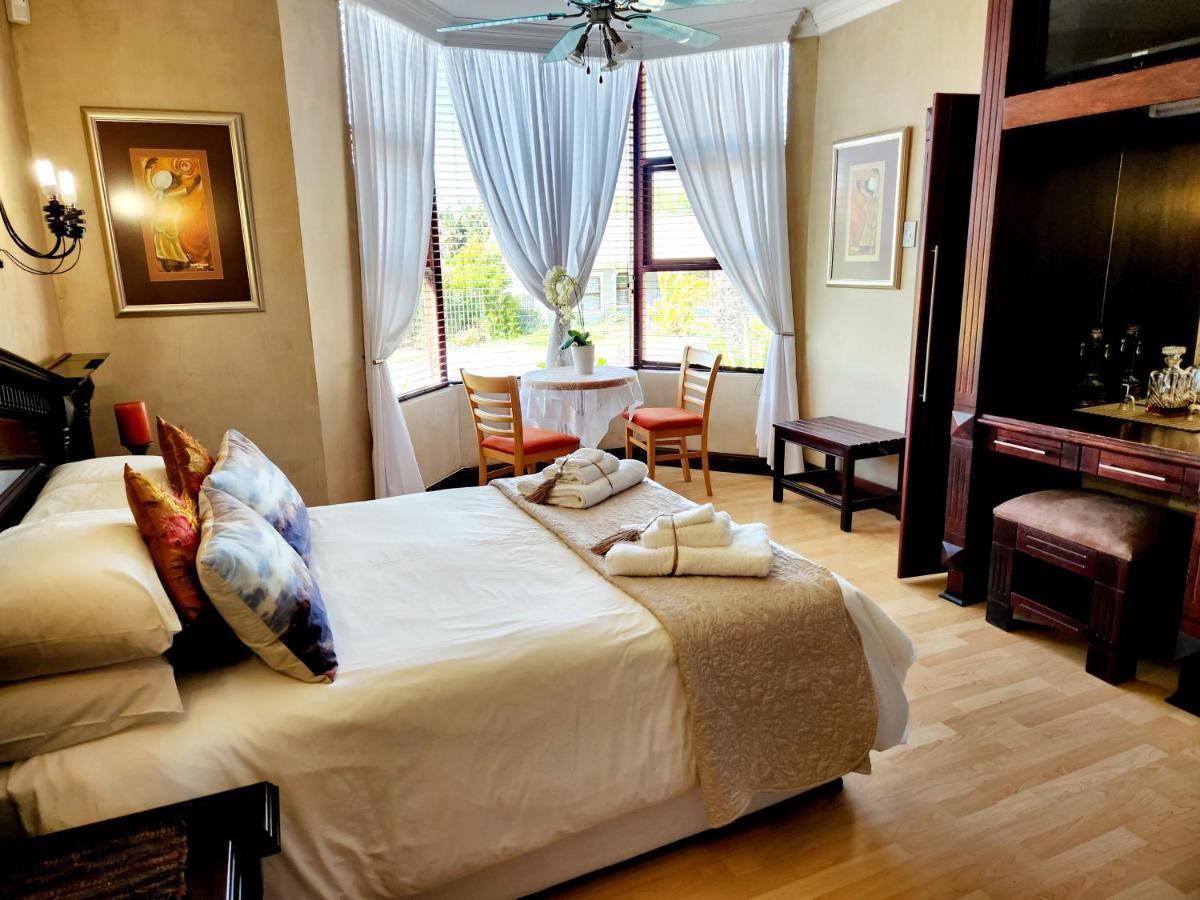 The Wooden Leg Guesthouse Kleinmond Exterior photo