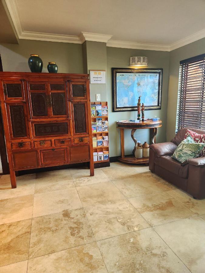 The Wooden Leg Guesthouse Kleinmond Exterior photo